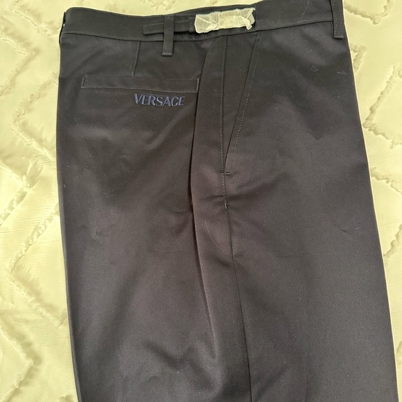 Versace Cotton Gabardine Pants
Size: IT 52 (36)
Colour: Navy Blue - Picture 6 of 8